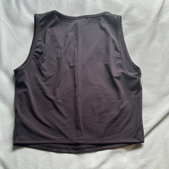 Lane Bryant LIVI Cropped V-neck Tank never worn size 14/16 - Picture 3 of 3